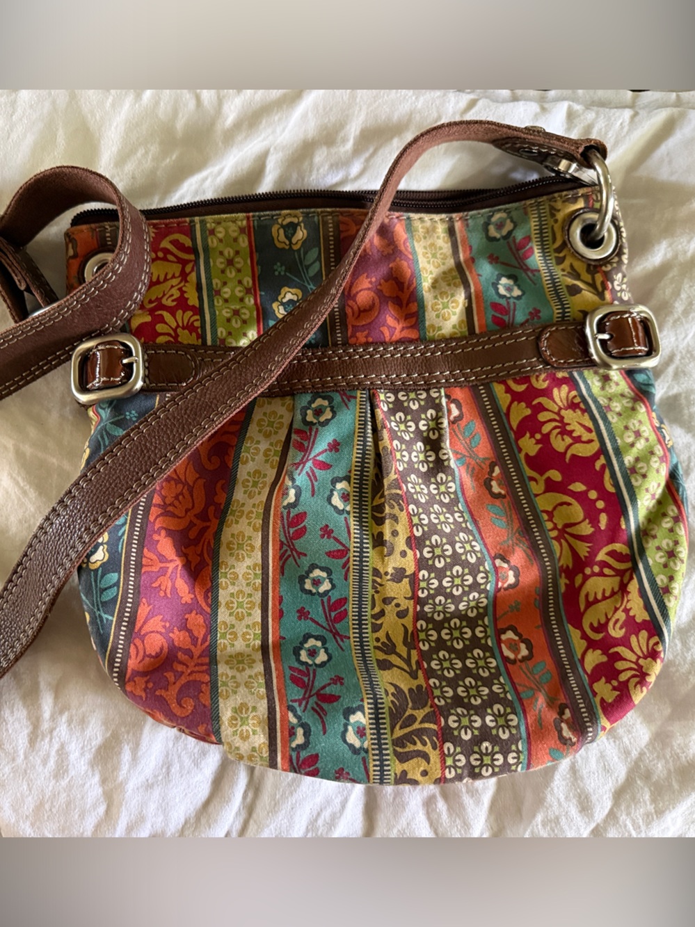 Vintage Fossil Bohemian Multi-Color Crossbody Bag with Brown Leather Straps.